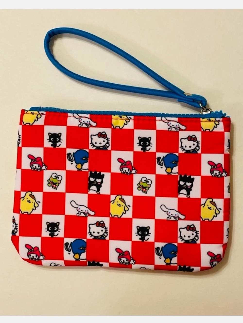 SANRIO x HELLO KITTY NWOT Travel Pouch Wristlet - Picture 2 of 3